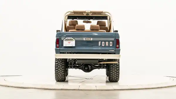 Classic Ford Bronco_11 Rear Tailgate