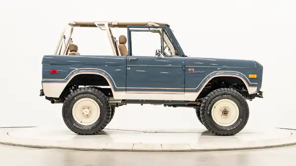 Classic Ford Bronco_8 Passenger Side