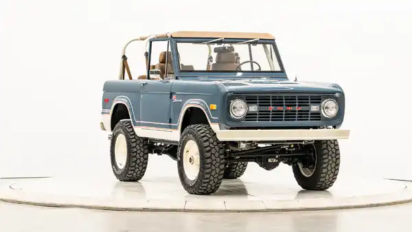 Classic Ford Bronco_6 Passenger Side Front 