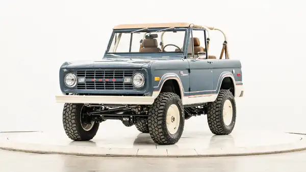 Classic Ford Bronco_4 Drivers Side Front 