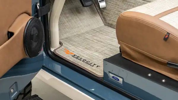 Classic Ford Bronco_17 Front Interior