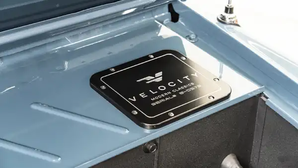Classic Ford Bronco_27 Ford Coyote Engine