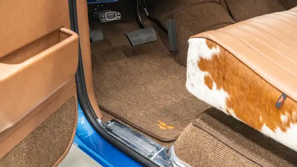 1977 Chevy K10_17 Front Interior (1)