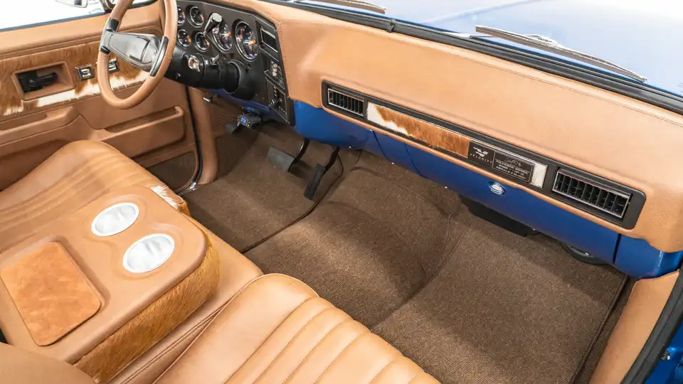 1977 Chevy K10_18 Passenger Side Interior (1)