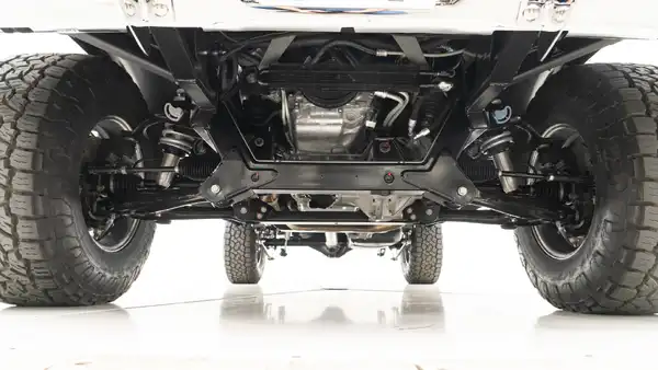 1977 Chevy K10_28 V8 Coyote Engine (1)