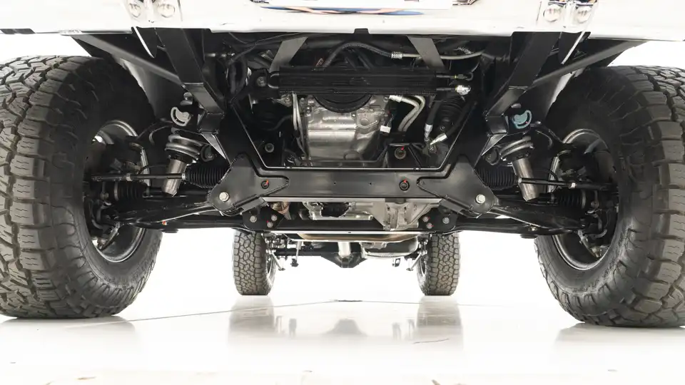 1977 Chevy K10_28 V8 Coyote Engine (1)