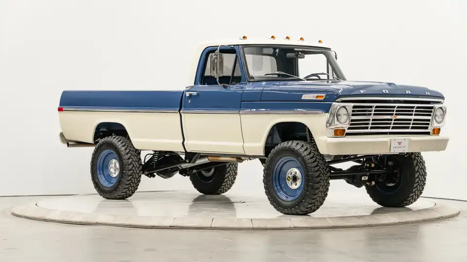 1972 Classic Ford F250_7 Passenger Side Front  3.4