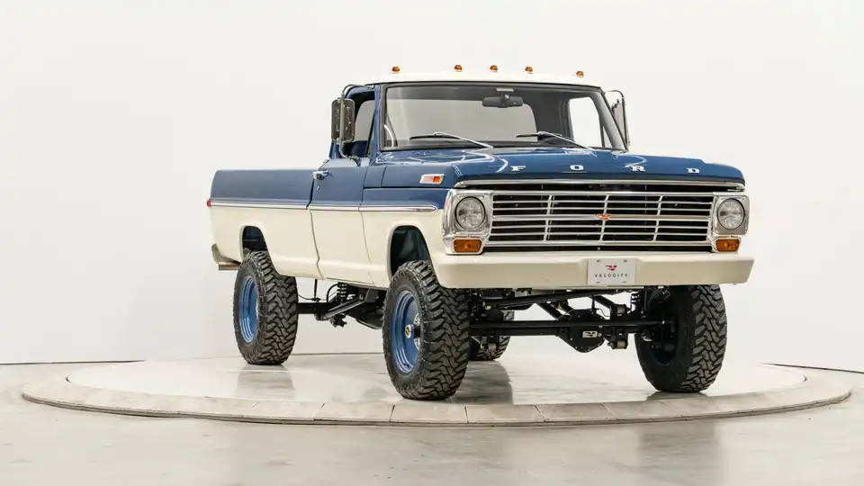 1972 Classic Ford F250_6 Passenger Side Front 