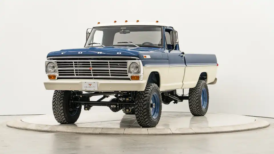 1972 Classic Ford F250_4 Drivers Side Front 