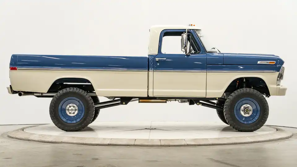 1972 Classic Ford F250_8 Passenger Side