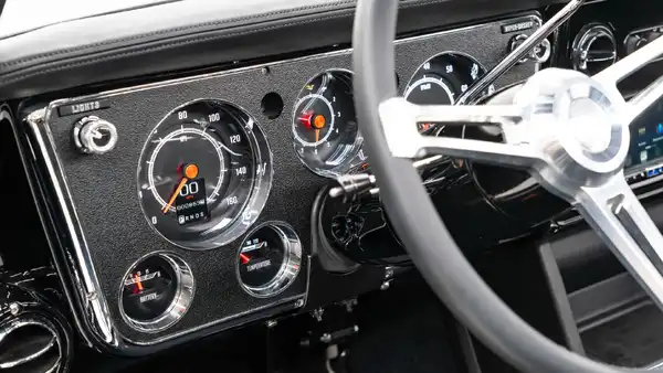 1972 Classic Ford Bronco_15 Dakota Digital Gauges