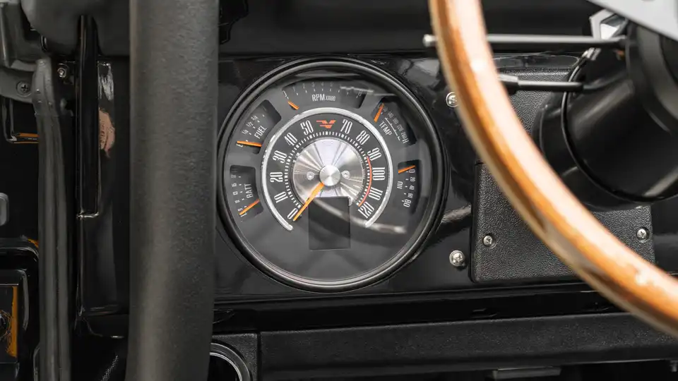 1974 Classic Ford Bronco_15 Dakota Digital Gauges