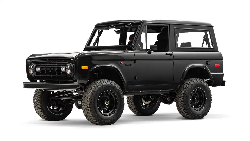 1974 Classic Ford Bronco_3 Drivers Side Front 3.4