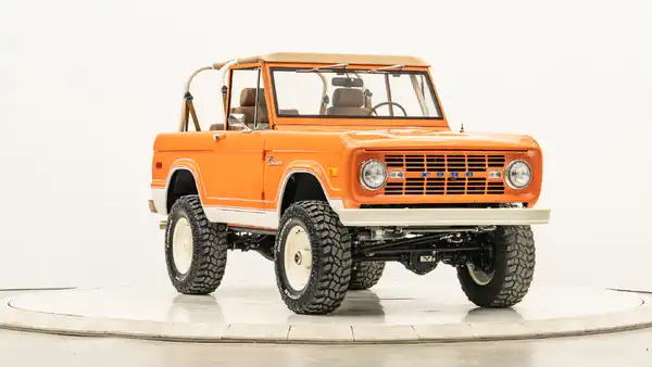 1973 Classic Ford Bronco_6 Passenger Side Front 