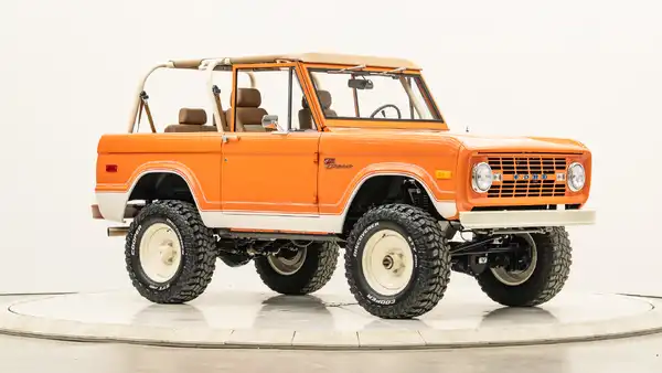 1973 Classic Ford Bronco_7 Passenger Side Front  3.4