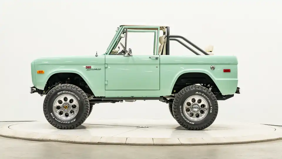 1977 Classic Ford Bronco_2 Drivers Side 