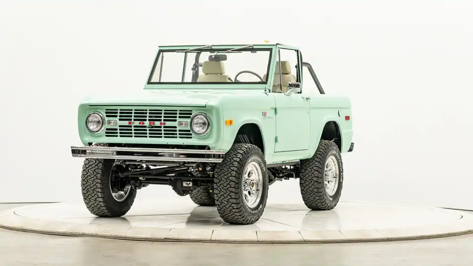 1977 Classic Ford Bronco_4 Drivers Side Front 