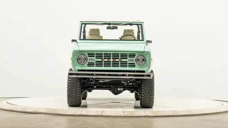 1977 Classic Ford Bronco_5 Front