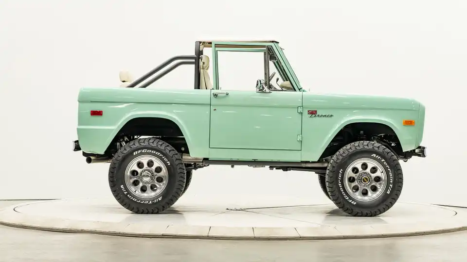 1977 Classic Ford Bronco_8 Passenger Side