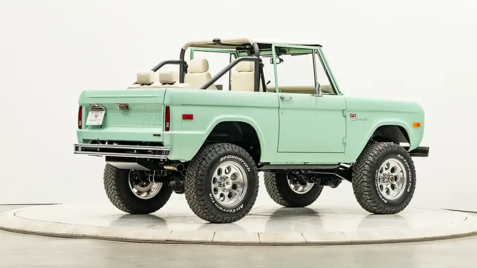 1977 Classic Ford Bronco_9 Passenger Side Rear 3