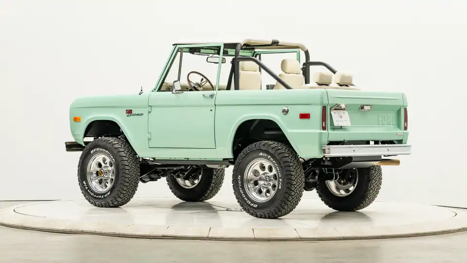 1977 Classic Ford Bronco_13 Driver Side Rear 3.4