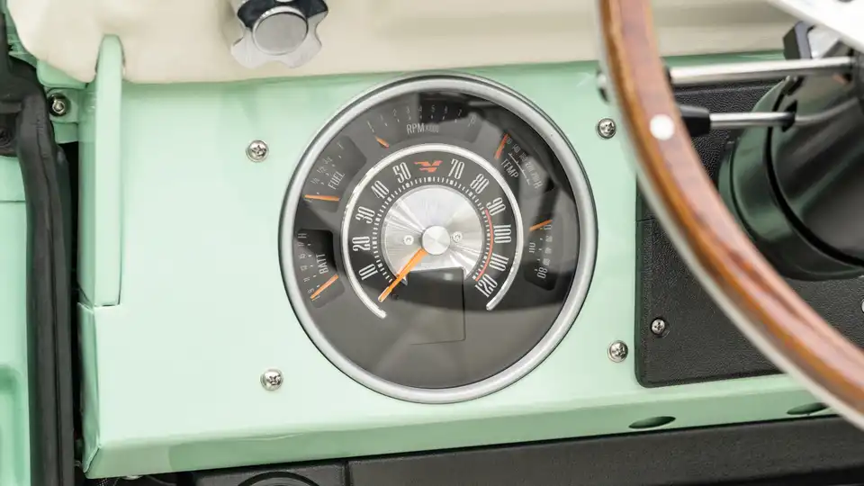 1977 Classic Ford Bronco_15 Dakota Digital Gauges