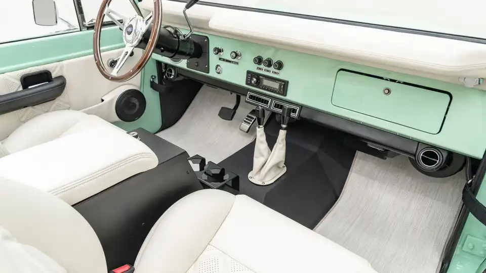 1977 Classic Ford Bronco_18 Passenger Side Interior