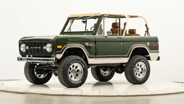 1971 Classic Ford Bronco_3 Drivers Side Front 3.4