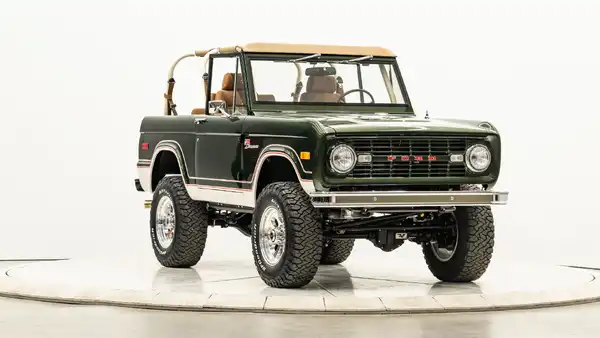 1971 Classic Ford Bronco_6 Passenger Side Front 