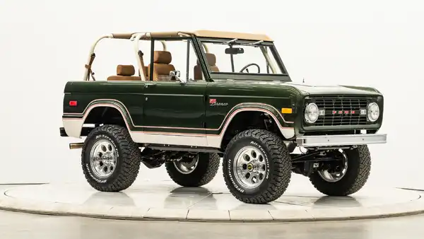 1971 Classic Ford Bronco_7 Passenger Side Front  3.4