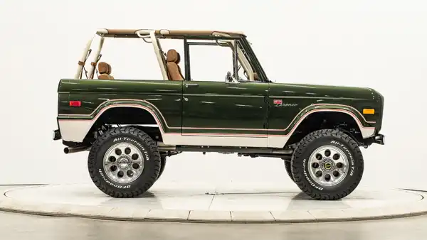 1971 Classic Ford Bronco_8 Passenger Side