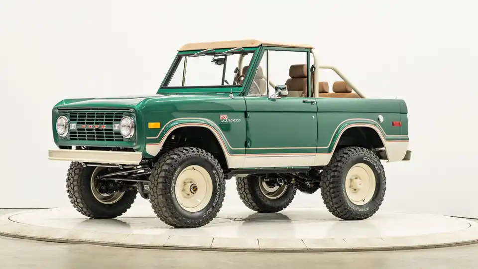 1966 Classic Ford Bronco_3 Drivers Side Front 3.4