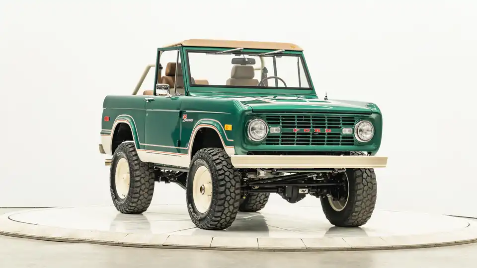 1966 Classic Ford Bronco_6 Passenger Side Front 