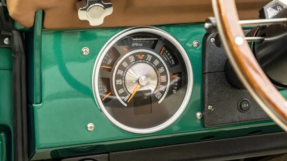 1966 Classic Ford Bronco_15 Dakota Digital Gauges