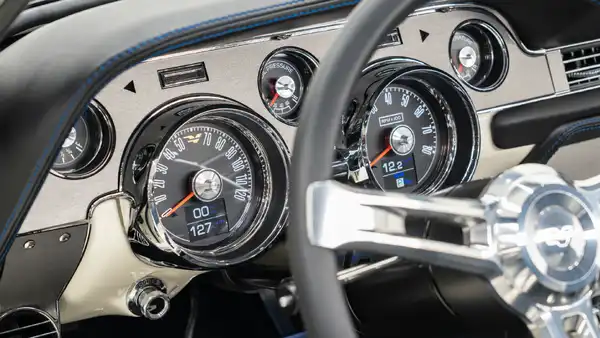 1968 Classic Ford Mustang_15 Dakota Digital Gauges