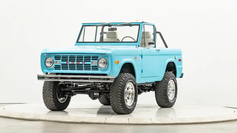 1971 Classic Ford Bronco_4 Drivers Side Front 
