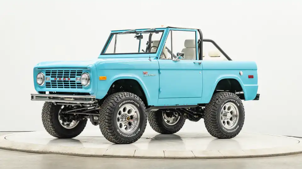 1971 Classic Ford Bronco_3 Drivers Side Front 3.4