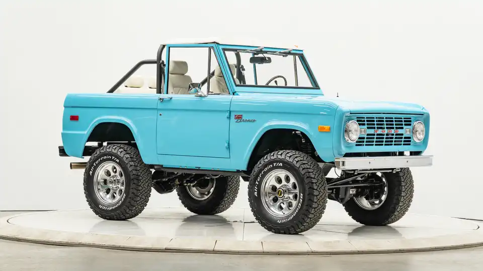 1971 Classic Ford Bronco_7 Passenger Side Front  3.4