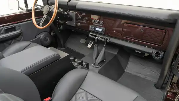 1968 Classic Ford Bronco_18 Passenger Side Interior