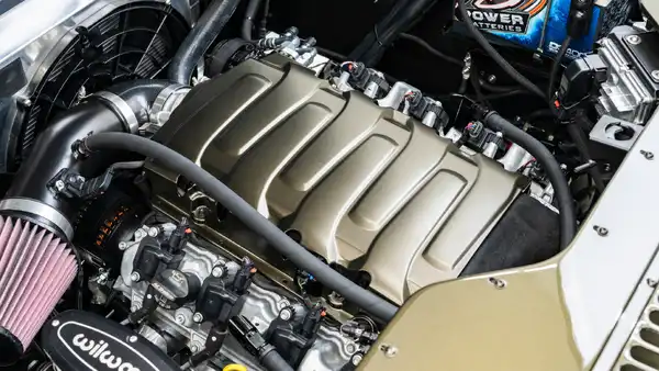 1973 International Scout II_27 GM 6.2L LT1 Engine