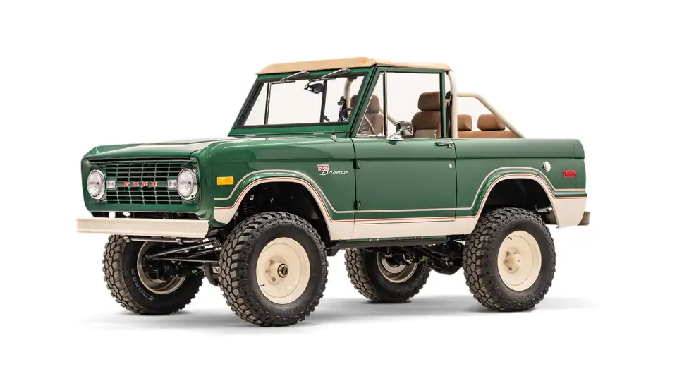 1977 Classic Ford Bronco_3 Drivers Side Front 3.4
