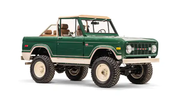 1977 Classic Ford Bronco_7 Passenger Side Front  3.4