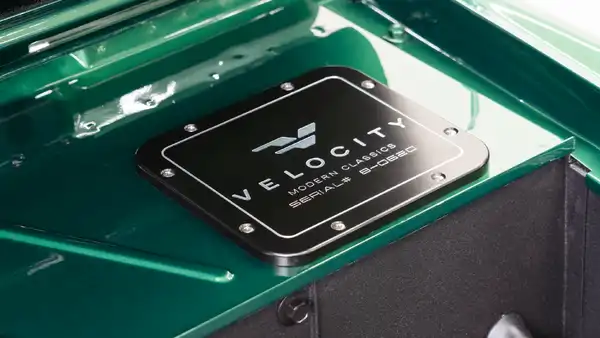 1977 Classic Ford Bronco_28 V8 Coyote Engine