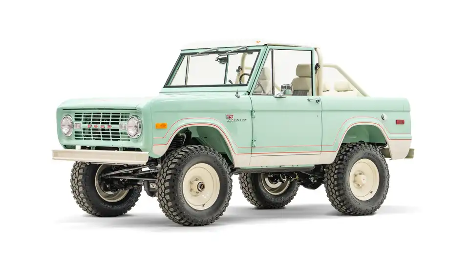 1974 Classic Ford Bronco_3 Drivers Side Front 3.4