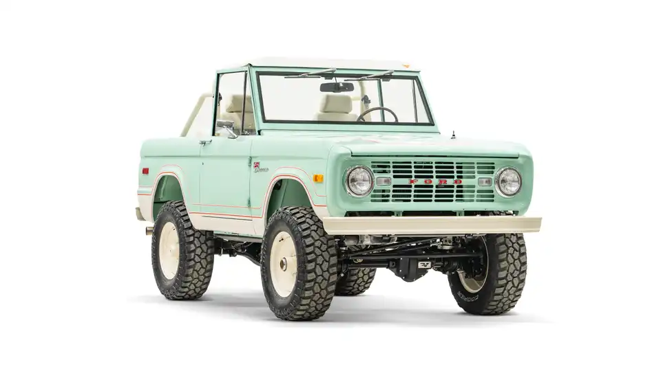 1974 Classic Ford Bronco_6 Passenger Side Front 