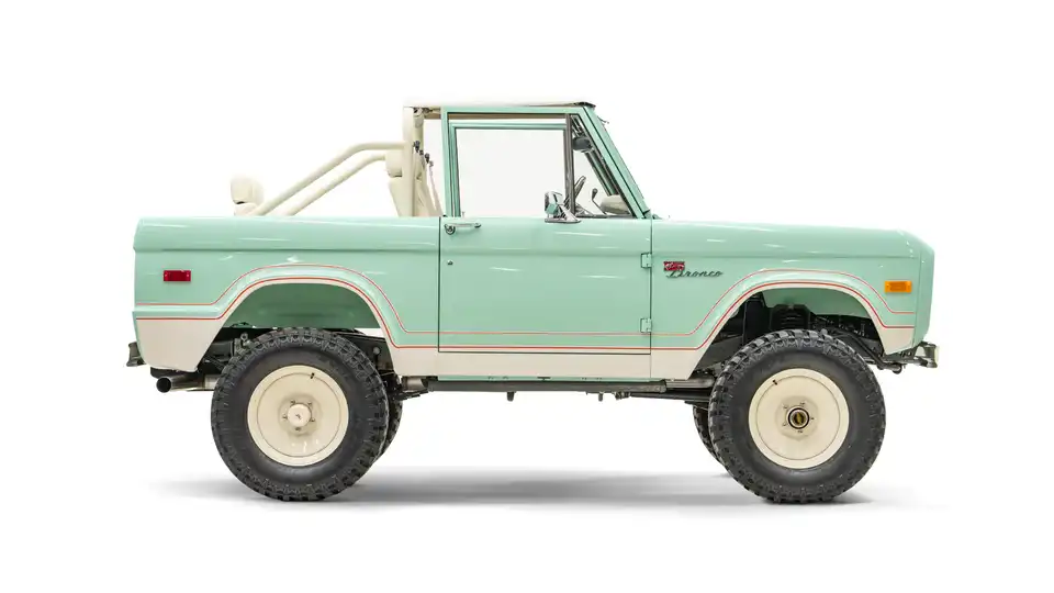 1974 Classic Ford Bronco_8 Passenger Side