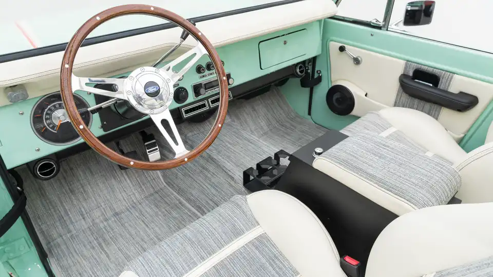 1974 Classic Ford Bronco_14 15 Driver Side Interior
