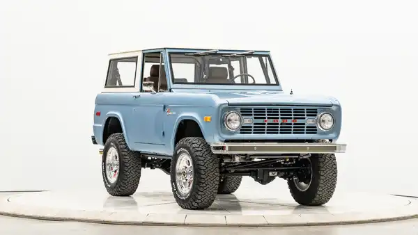 1970 Classic Ford Bronco_6 Passenger Side Front 