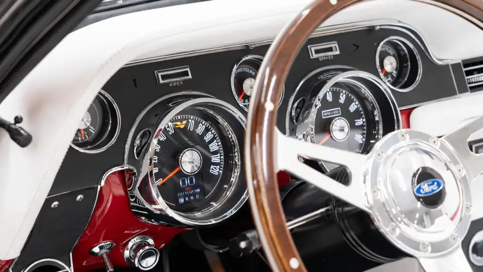 1967 Classic Ford Mustang_15 Dakota Digital Gauges
