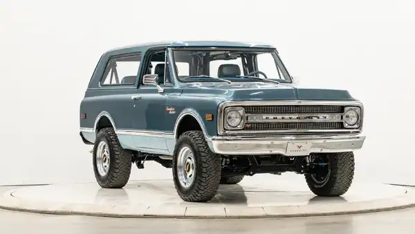 1971 Classic Chevy K5 Blazer_6 Passenger Side Front 